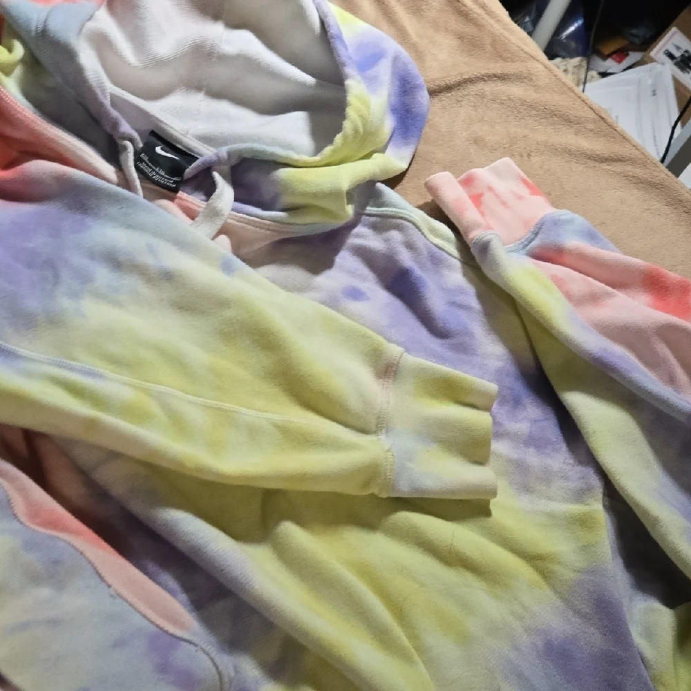 Nike Pastel Tie-Dye Hoodie and Joggers - Picture 7 of 8